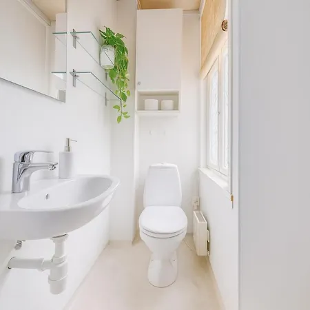 아파트 Twin Flat 2nd Floor Centre - Norwegians Minimum Age 25 *