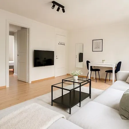 아파트 Twin Flat 2nd Floor Centre - Norwegians Minimum Age 25 *