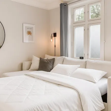 Twin Flat 2nd Floor Centre - Norwegians Minimum Age 25