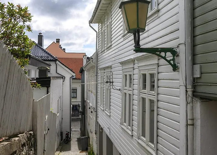 Apartman Twin Flat 2nd Floor Centre - Norwegians Minimum Age 25 *