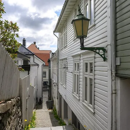 Apartamento Twin Flat 2nd Floor Centre - Norwegians Minimum Age 25 *